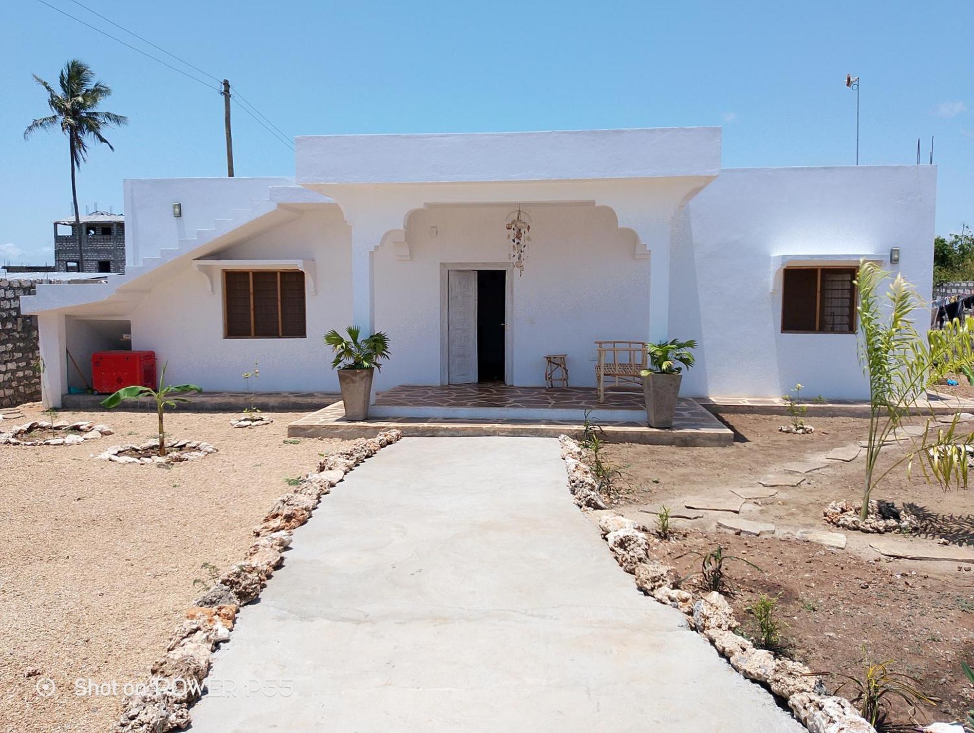 Red Land House Bed & Breakfast Watamu Exterior photo