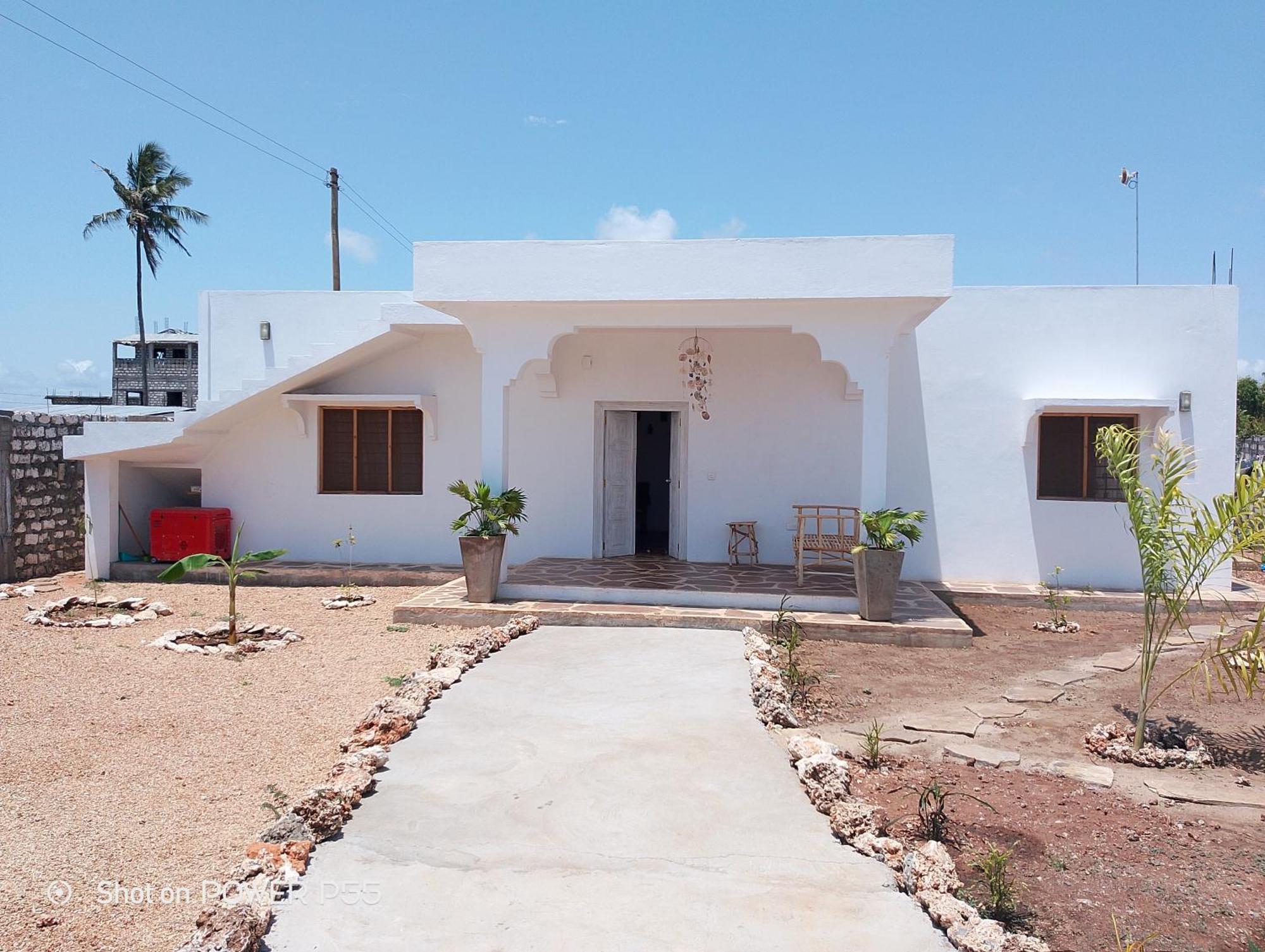 Red Land House Bed & Breakfast Watamu Exterior photo